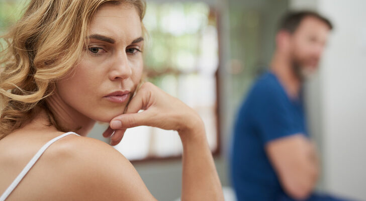 Психотерапевт Ингам перечислил 11 признаков, что ваш супруг изменяет вам с коллегой