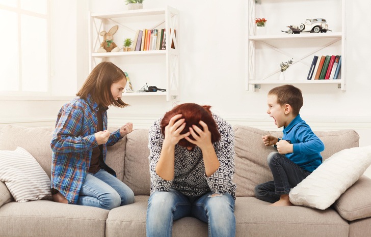 Совет психолога: «Мои дети постоянно ругаются друг с другом, я так устала, что мне делать?»