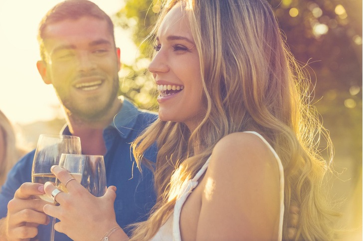 Уберите «пивные бокалы»: правда ли, что алкоголь делает женщин привлекательнее в глазах мужчин