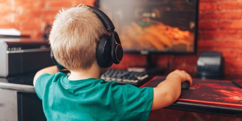 Психология онлайн-игр и их влияние на ментальное состояние и поведение