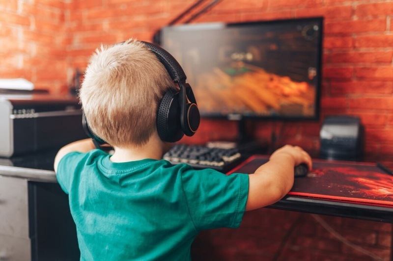 Психология онлайн-игр и их влияние на психическое состояние и поведение
