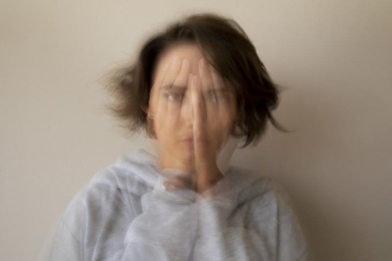 Если бы тревога могла говорить: 5 когнитивных искажений, которые могут помешать вам успокоиться